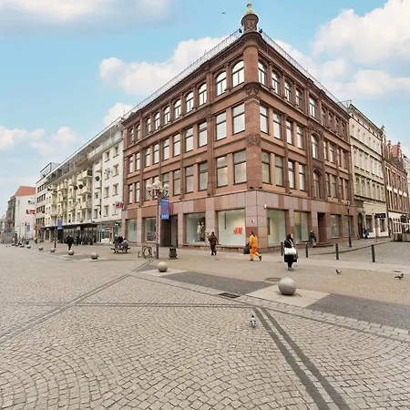 Unique And Bright Library Near Old Town In By Renters