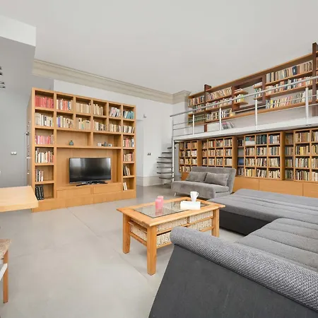 아파트 Unique And Bright Library Near Old Town In By Renters
