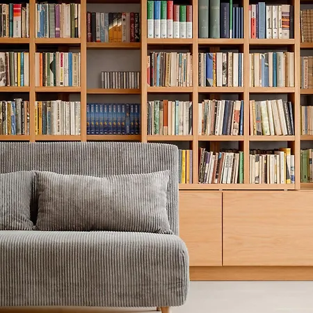 Unique And Bright Library Near Old Town In By Renters *