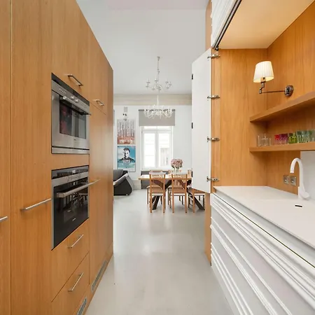 Unique And Bright Library Near Old Town In By Renters Lägenhet