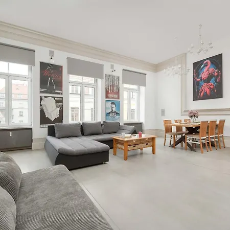 Apartamento Unique And Bright Library Near Old Town In By Renters