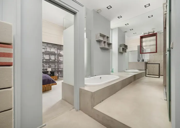 Unique And Bright Library Near Old Town In By Renters *