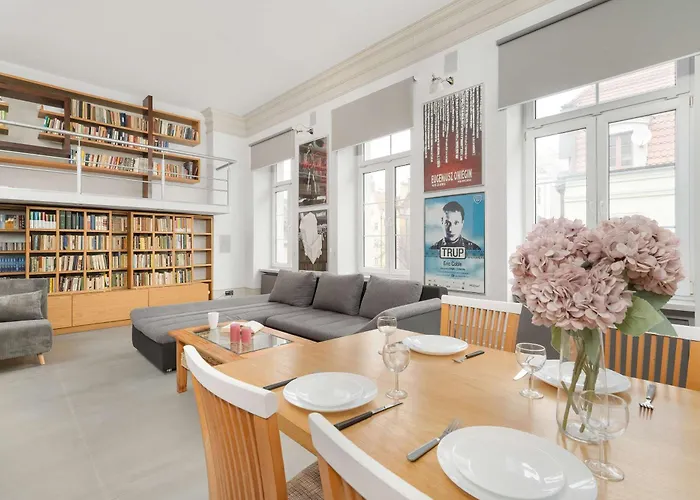 Unique And Bright Library Near Old Town In By Renters Βρότσλαβ