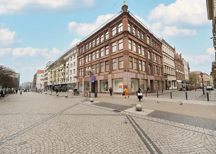 Unique And Bright Library Near Old Town In By Renters