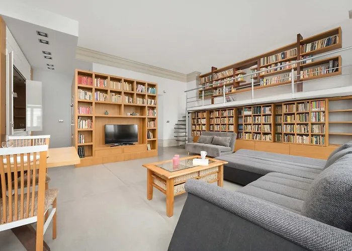 Διαμέρισμα Unique And Bright Library Near Old Town In By Renters